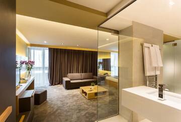 Фото номера Суперлюкс с кроватью размера &quot;king-size&quot; Отель Rilets Resort &amp; Spa г. Рильский монастырь 3